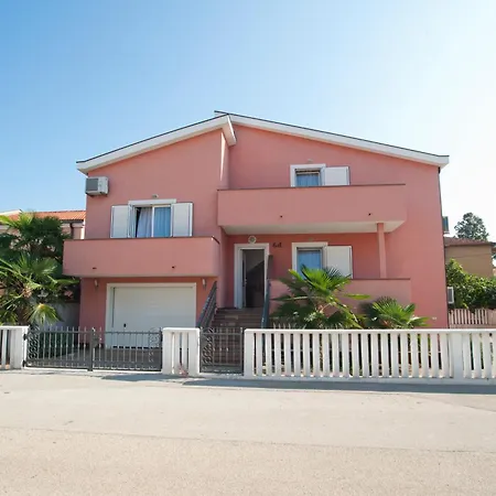 Apartment Maric With Parking Umag