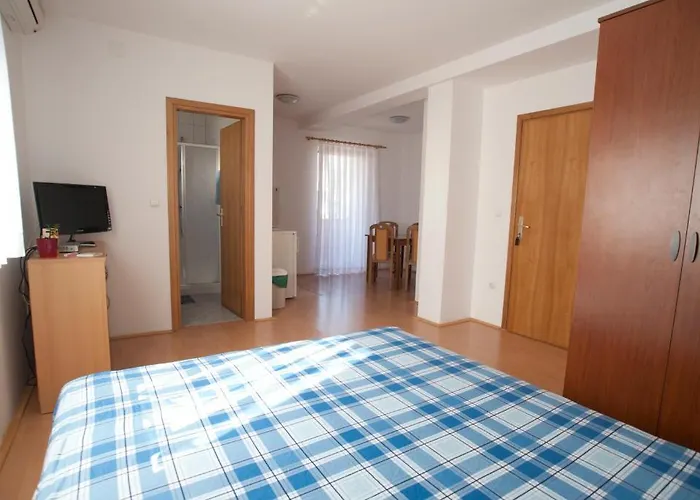 아파트 Maric With Parking 우마그