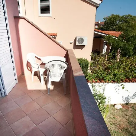 Maric With Parking Apartamento *