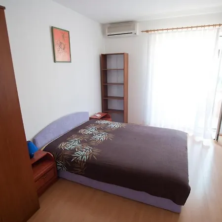 Maric With Parking Apartamento